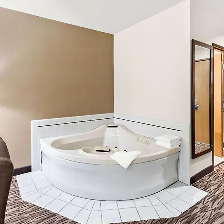 Comfort Suites Portland Airport Exterior photo